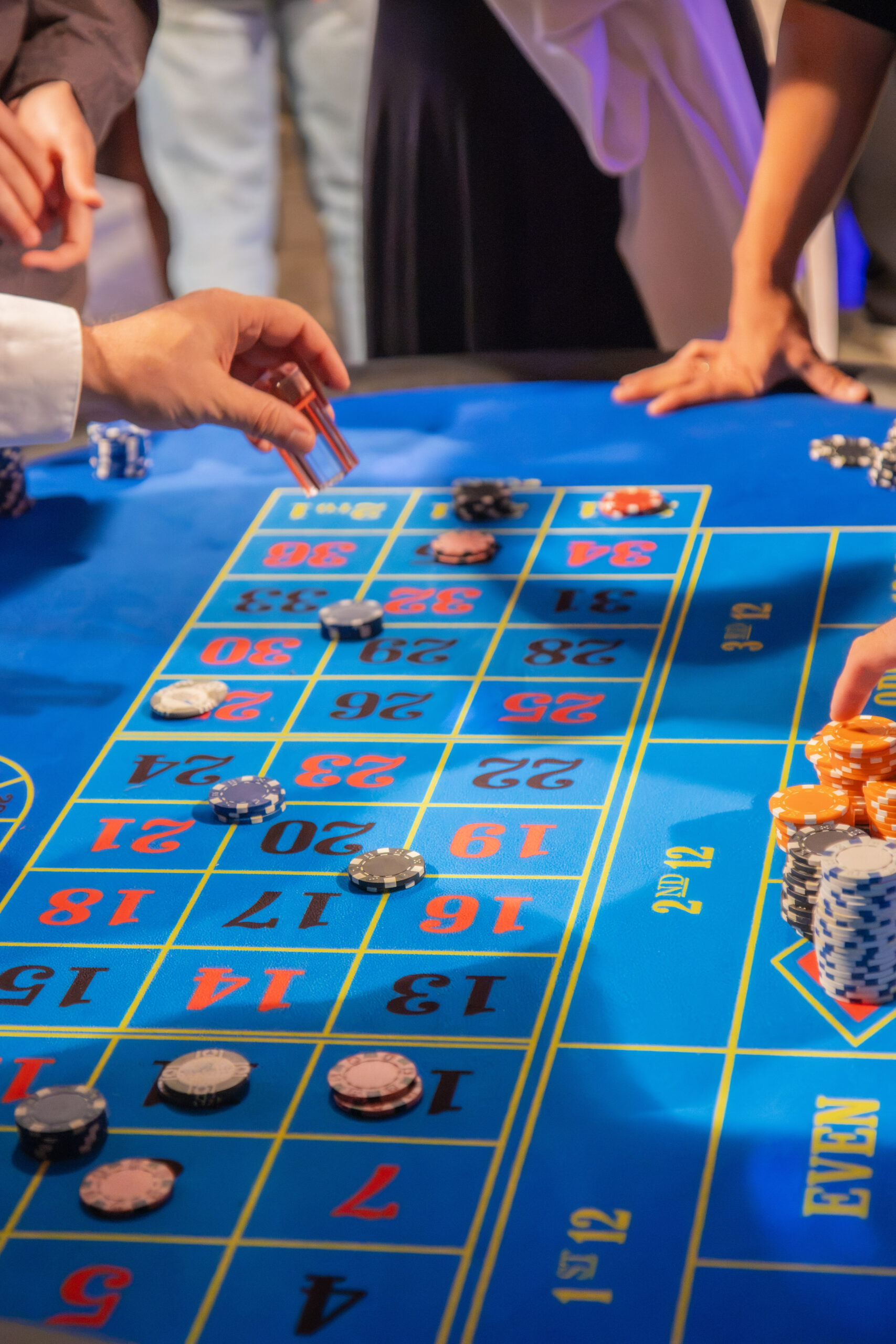 Croupier et table de roulette lors d'une animation casino en entreprise